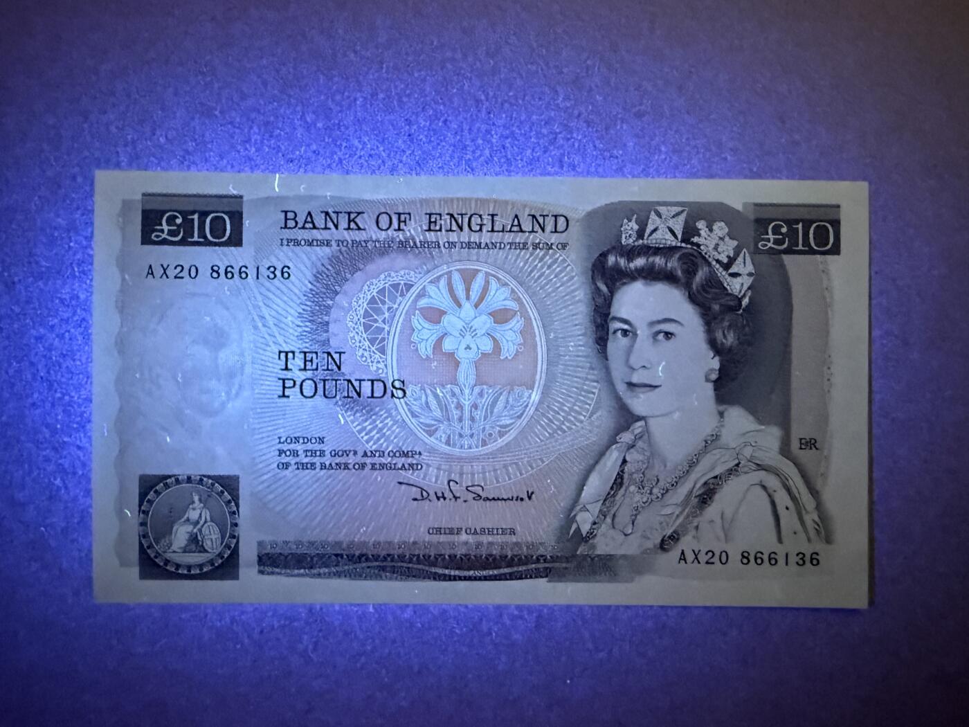 《艾美收藏》第226期-12.28周日外币精品场-蛇年收官 英格兰10镑 UNC D序列 无47