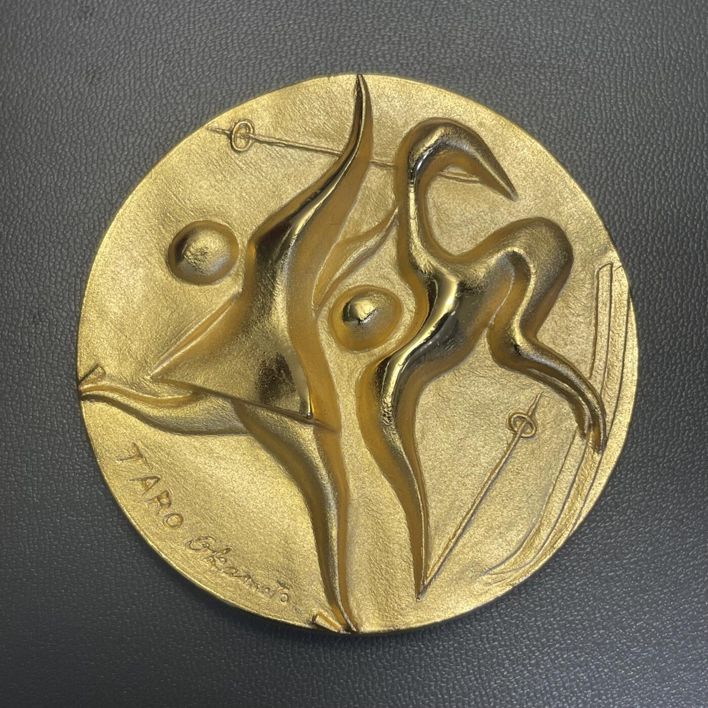 回流1228 原盒1972年第11届札幌冬奥会纪念章 日本著名前卫艺术家冈本太郎设计。