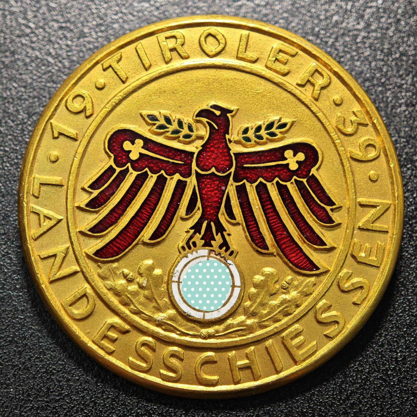 【德藏】世界币章拍卖第159期(元旦专场拍卖) 1939年 德国民族社会主义工人党镀金胸章 金水十足 直径约：52.1mm；重约：40g（原图请联系客服）