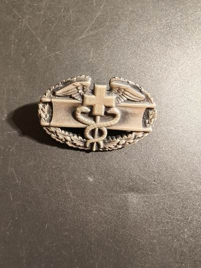 老王徽章第172期 - 美国陆军战斗军医证章    带厂标