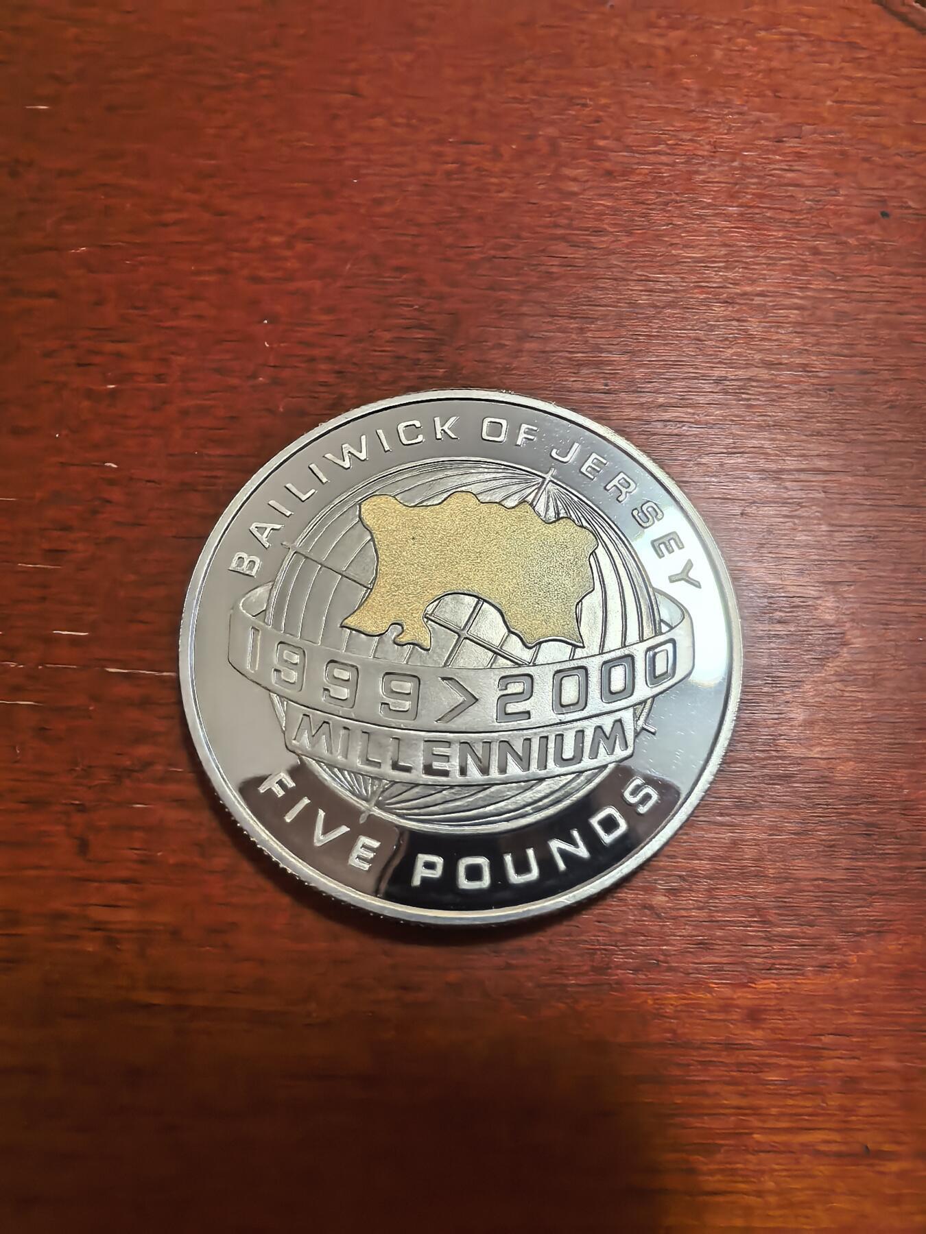 长老汇蛇年精选第八十八场拍卖 1999泽西千禧年5镑部分镀金精制银币，地图币，3.2万枚，28.28克925银，镀金成色916.7金