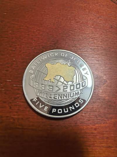 长老汇蛇年精选第八十八场拍卖 - 1999泽西千禧年5镑部分镀金精制银币，地图币，3.2万枚，28.28克925银，镀金成色916.7金