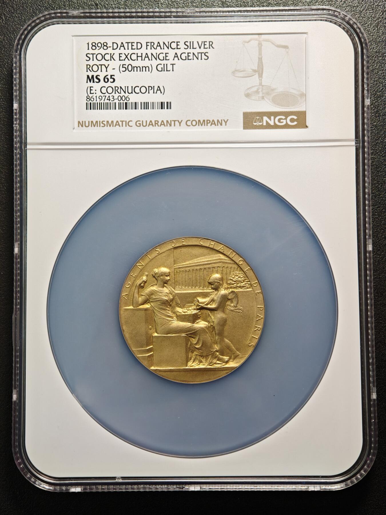 【德藏】世界币章拍卖第159期(元旦专场拍卖) 1898年 法国证券交易所代理人镀金50mm纪念大银章 名家罗蒂作品 NGC MS65 磨砂质感 金水十足 人物刻画传神