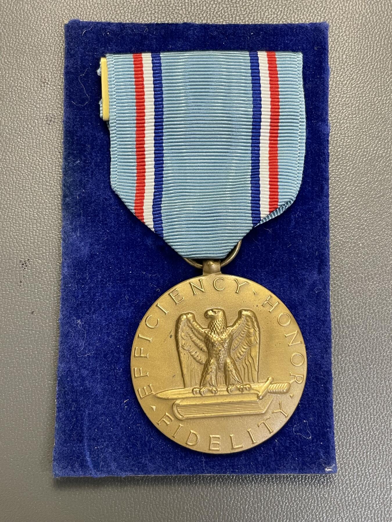 回流1228 美国空军良好行为奖章（Air Force Good Conduct Medal），是美国空军授予现役士兵的经典军事荣誉奖章 