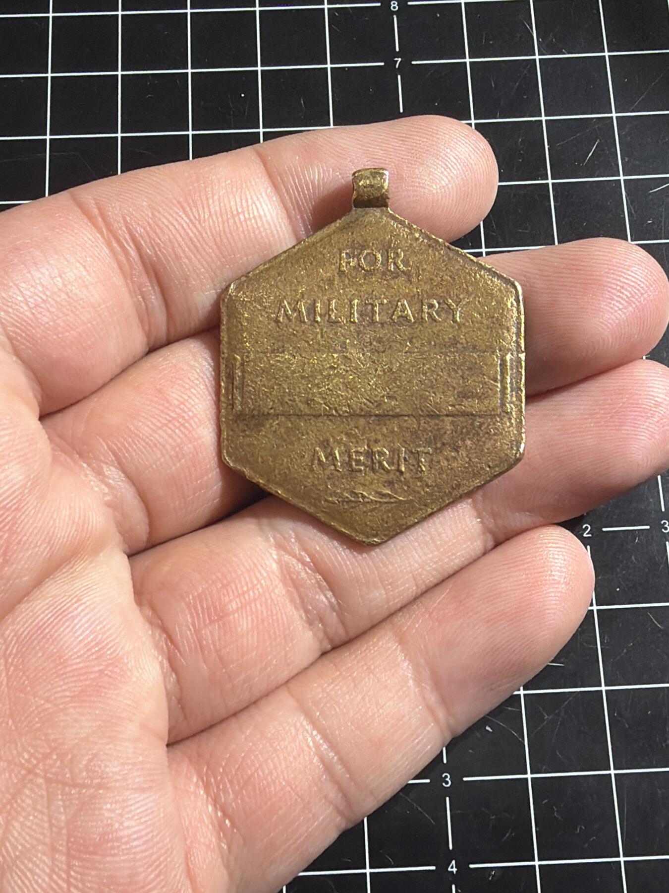 古冰库章牌勋赏收藏0起拍卖 美国陆军功绩章章头