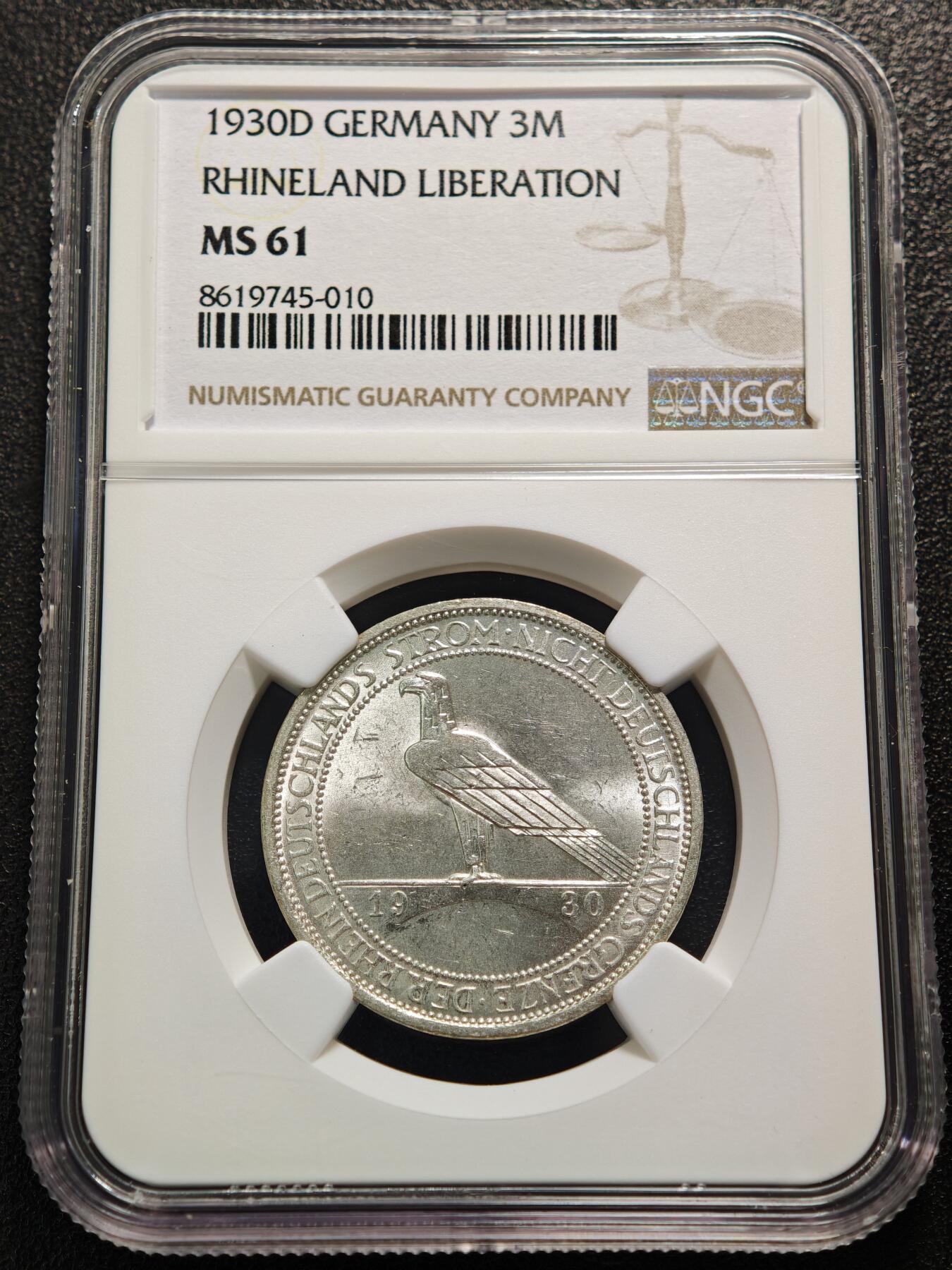 【德藏】世界币章拍卖第159期(元旦专场拍卖) 1930年 德国魏玛共和国莱茵兰非军事化纪念鹰桥3马克银币 NGC MS61 原光十足 币面文字“DER RHEINDEUTSCHLANDS STROM NICHT DEUTSCHLANDS GRENZE”意为“莱茵河是德国的河流，而非德国的边界”，呼应《凡尔赛和约》中莱茵兰非军事化的条款，表达德国对该条款的不满与民族诉求