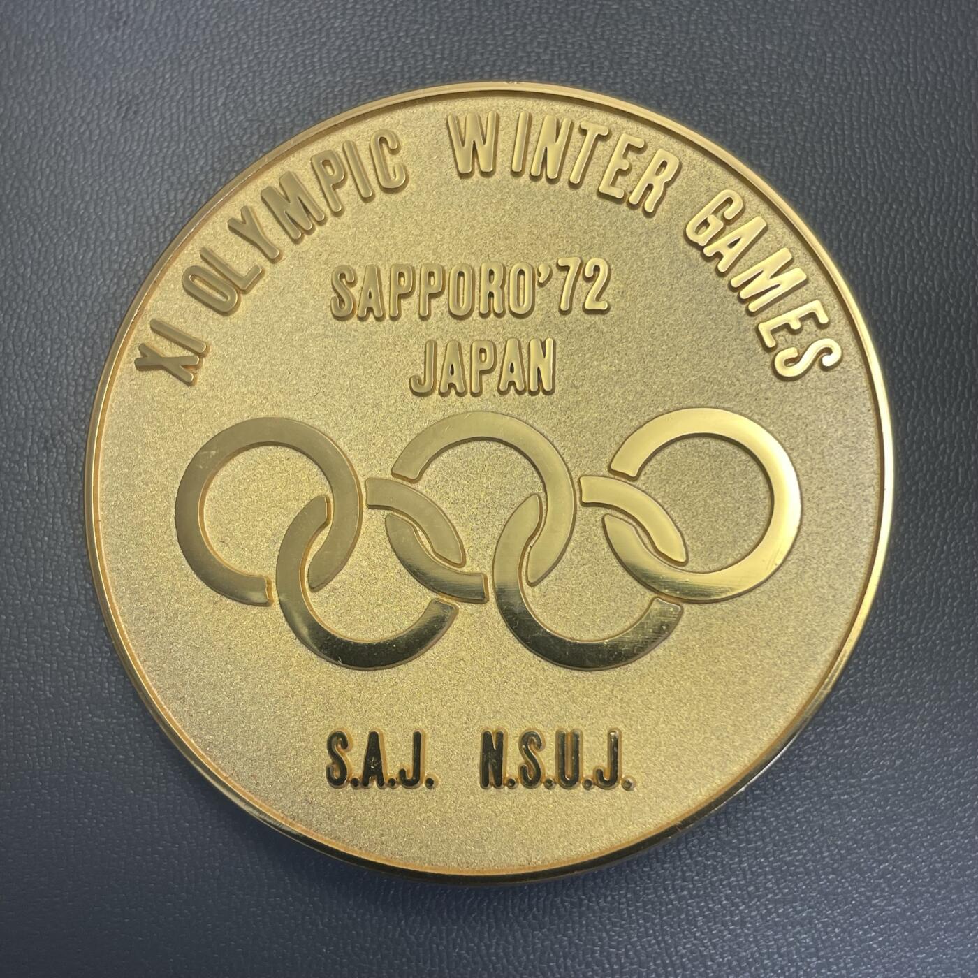 回流1228 原盒1972年第11届札幌冬奥会纪念章 日本著名前卫艺术家冈本太郎设计。