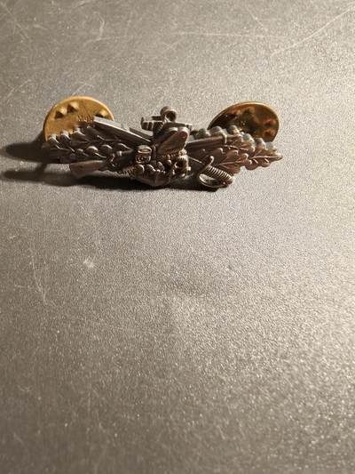 老王徽章第172期 - 美国海军海蜂战斗工程专家证章     少见1英寸版本     带厂标