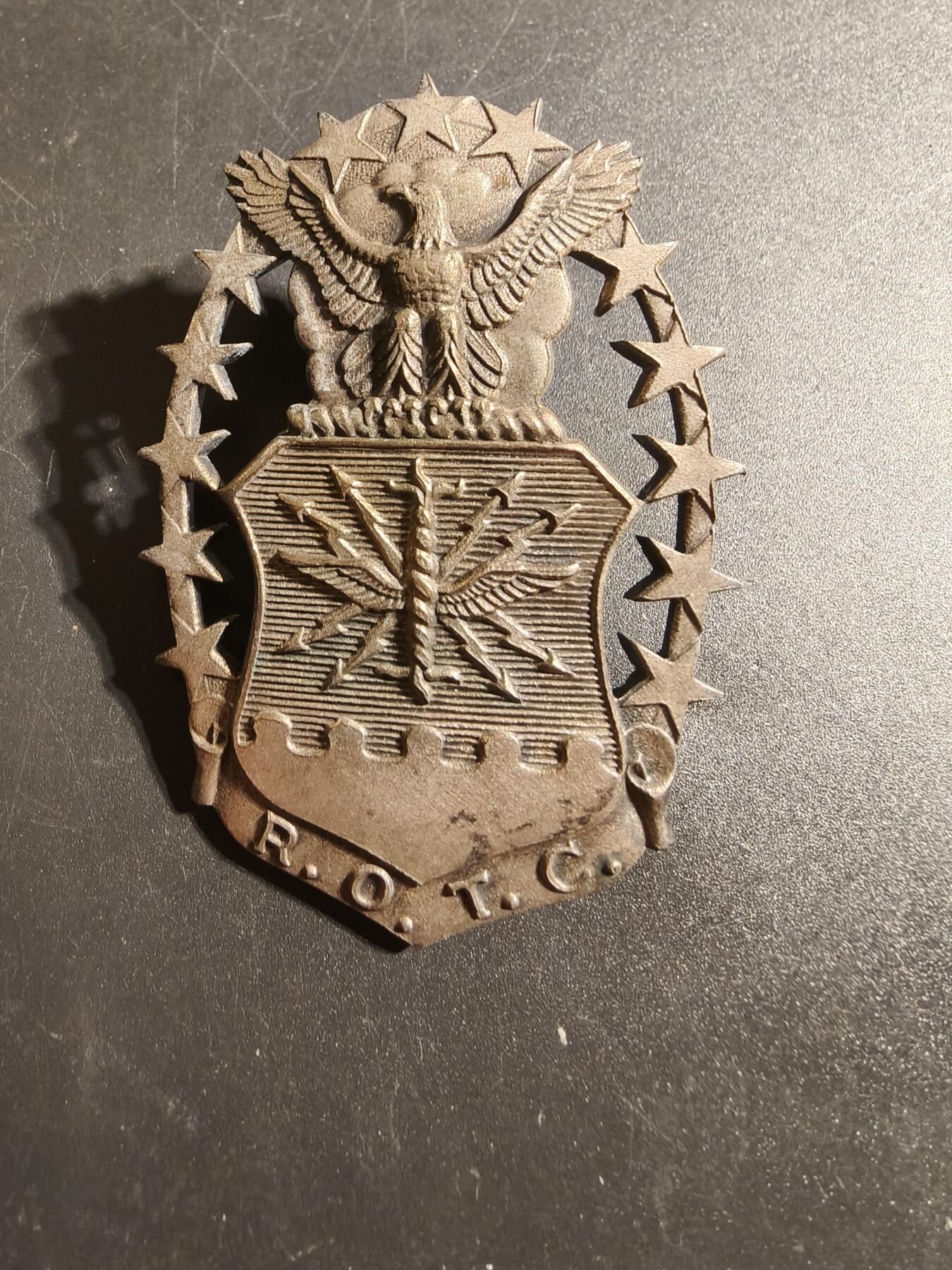 老王徽章第172期 美国空军预备军官训练团大檐帽帽徽