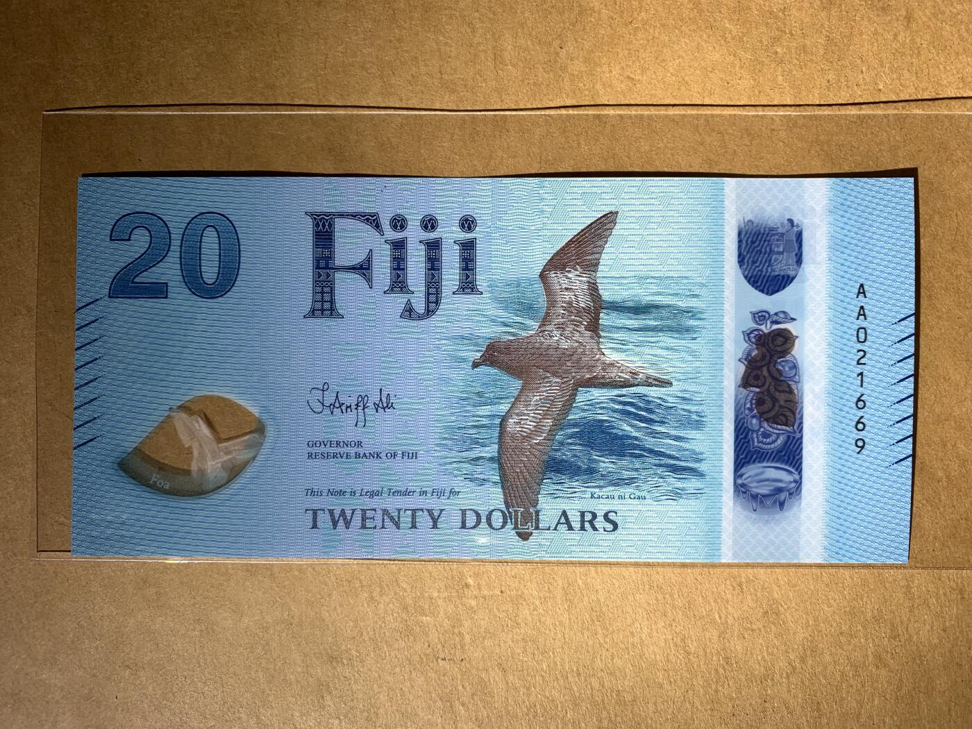 【礼羽收藏】🌏世界钱币拍卖129期 【AA021669】全新UNC 2025年斐济新版20元塑料钞 AA首发冠 无3457尾669 朦胧号