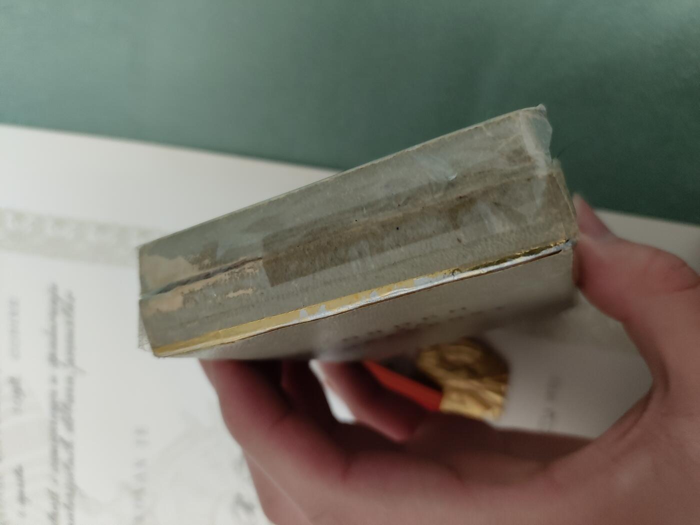 时顺第二十八拍 南斯拉夫内战版勇敢勋章，无号带盒带大证，非常稀少的内战实发版，比二战版稀少的多。授予少校德拉戈伊洛·Р·伊利奇，为表彰其在拯救人命与物资财产过程中展现的非凡勇气与自我牺牲精神