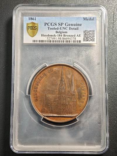【德藏】世界币章拍卖第159期(元旦专场拍卖) - 1861年 法国沙特尔圣母大教堂纪念大铜章，直径59毫米，PCGS UNC 著名雕刻师雅克·维纳（Jacques Wiener）的教堂系列作品之一。正面是法国沙特尔圣母大教堂建筑，背面是大教堂内部拱顶。铜质厚重，雕刻精美，层次分明，细节丰富，品相和保存状态完好，早期PCGS低评！
