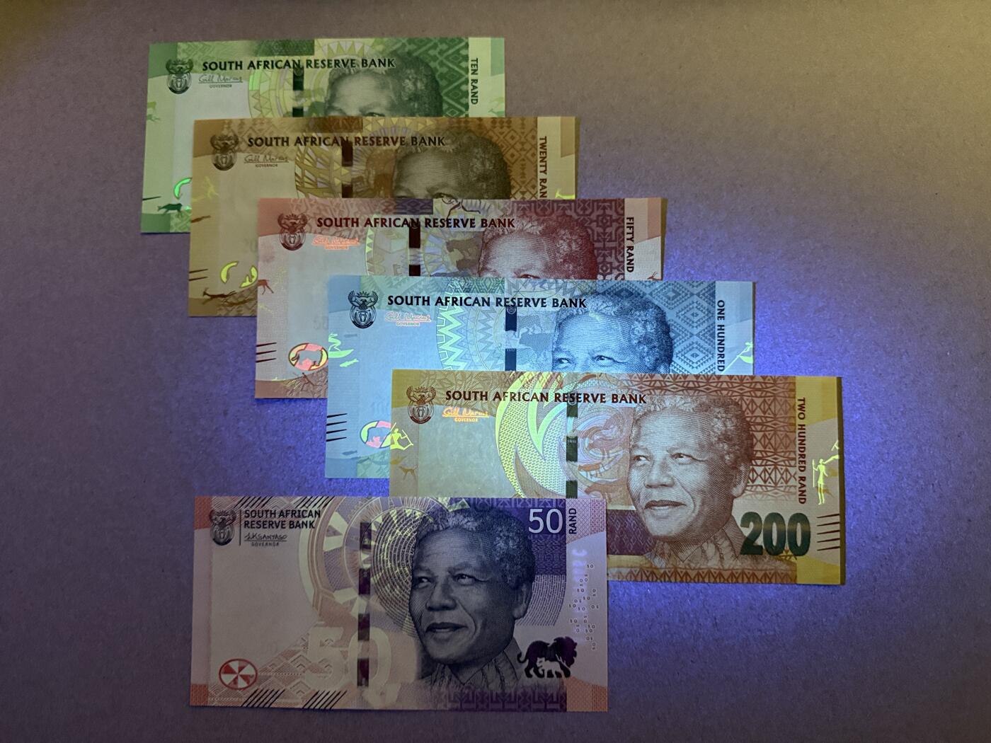 《艾美收藏》第226期-12.28周日外币精品场-蛇年收官 南非兰特6张 2012AA冠一套+2023年50兰特 100和200的AU 其余UNC