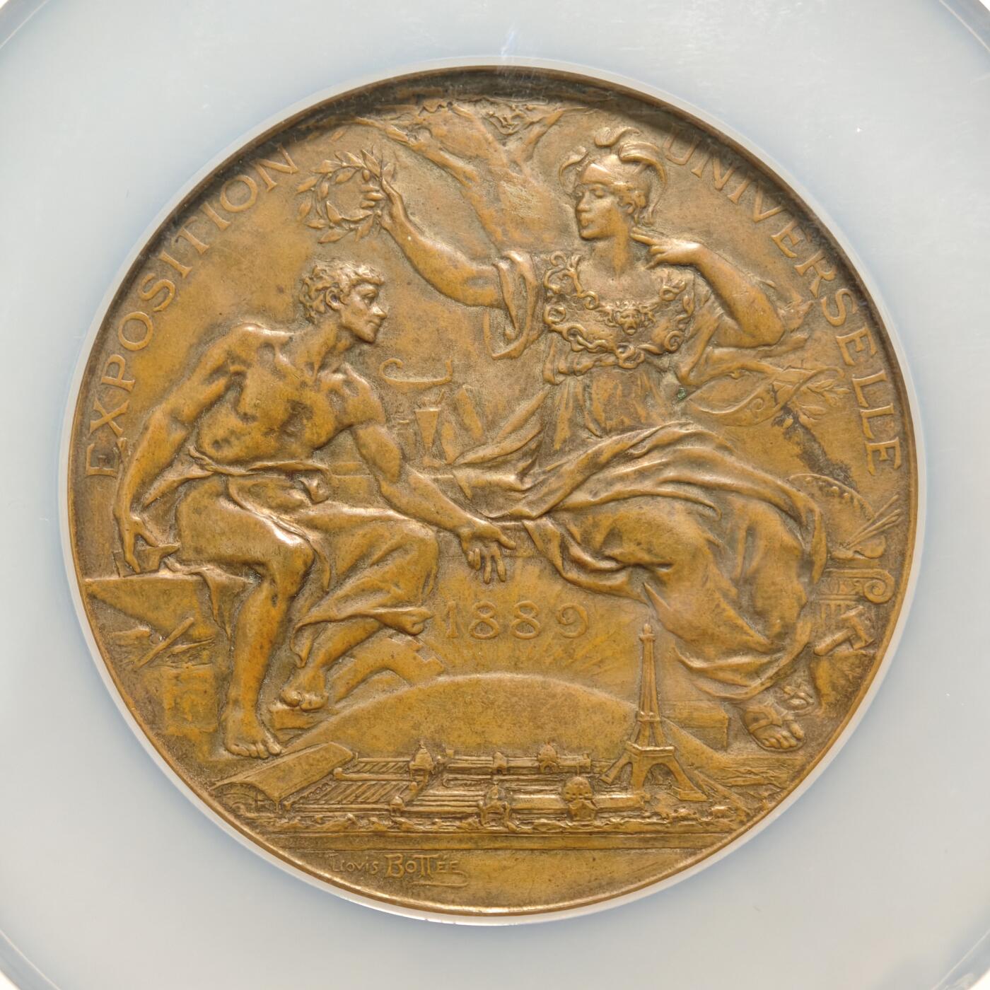 【德藏】世界币章拍卖第159期(元旦专场拍卖) 1889年 法国巴黎世博会女神约62mm纪念大铜章 NGC MS62BN 人物刻画传神 原味淡包浆 设计细节极其丰富