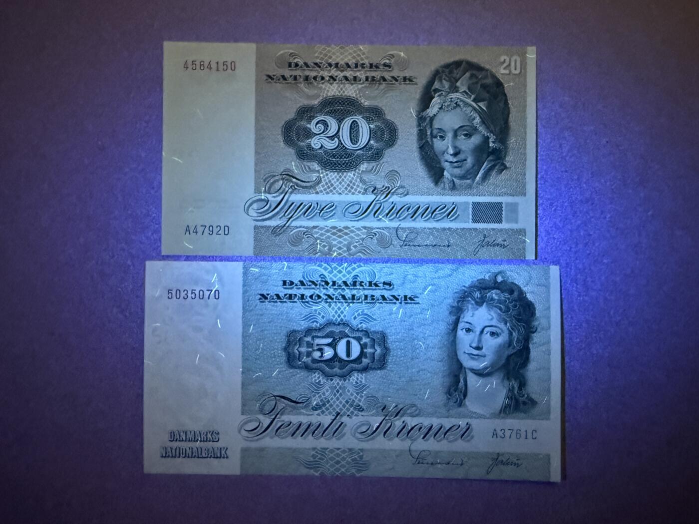 《艾美收藏》第226期-12.28周日外币精品场-蛇年收官 丹麦20、50克朗2张 UNC 动物版