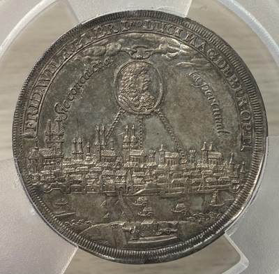 万国钱币拍卖第058期（万国新年大拍） PCGS MS62+ 1681年德国勃兰登堡选公国普鲁士公爵弗里德里希·威廉大选王向马格德堡致敬纪念章型泰勒 帝国鹰手持权杖和聚宝盆献给马格德堡城市女神 马格德堡城市景观无比精细 全深打双面五彩 超罕见帝国早期景观品种典藏品质 PC唯一冠军分