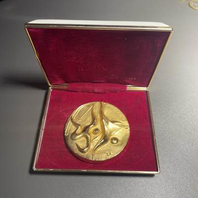 回流1228 - 原盒1972年第11届札幌冬奥会纪念章 日本著名前卫艺术家冈本太郎设计。