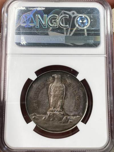 万国钱币拍卖第058期（万国新年大拍） NGC MS63 1912年德国腓特烈大帝诞辰200周年银章 少见品种德系巅峰工艺 紫罗兰渐变玫瑰红彩包浆 高浮雕镜面喷砂 990近纯银 正面腓特烈大帝戎装头戴三角帽佩戴普鲁士黑鹰勋章 背面德意志雄鹰站在海上的巨石上孤傲昂首 铭文伟大的国王之魂