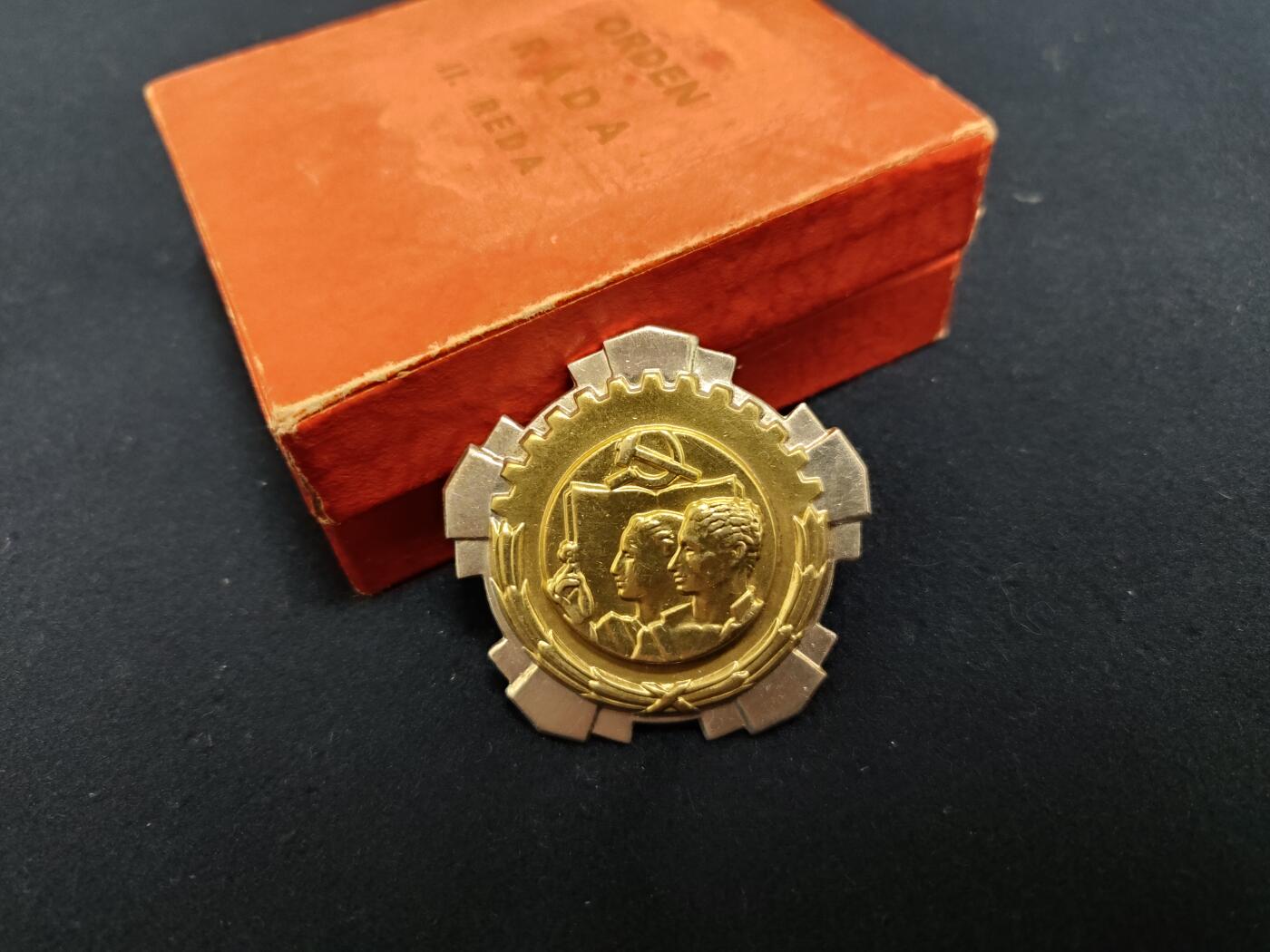 时顺第二十八拍 南斯拉夫二级劳动，早期小红方盒，库存品相，千号螺杆版