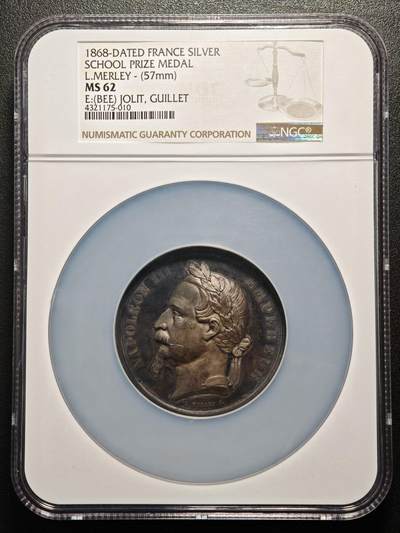 【德藏】世界币章拍卖第159期(元旦专场拍卖) - 1868年 法国拿破仑三世学院纪念大银章，直径57毫米，NGC MS62 正面是法国拿破仑三世头像，背面是授奖铭文。五彩包浆，品相完好，保存完整，少见品种