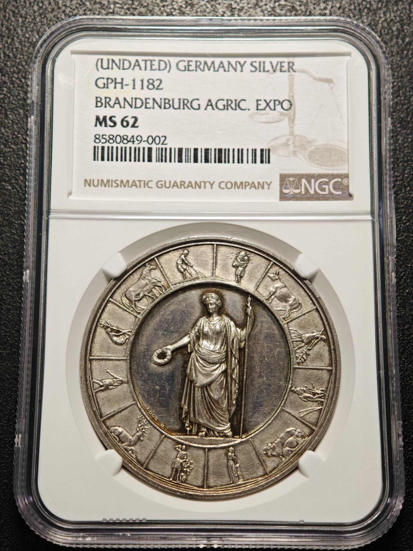 【德藏】世界币章拍卖第159期(元旦专场拍卖) 19世纪 德国勃兰登堡农业博览会纪念银章 名家LOOS作品 NGC MS62 类镜面底板 浮雕图案精美 细节细致入微