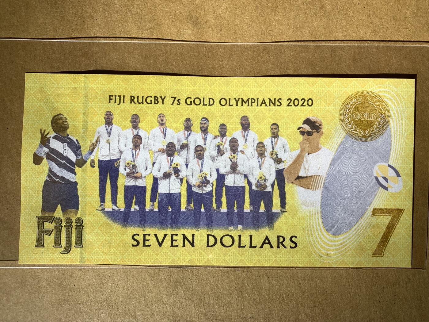 【礼羽收藏】🌏世界钱币拍卖125期 【FIJ060828】全新UNC 2022年斐济7元奥运橄榄球夺冠纪念钞 纸币 无3457尾828 朦胧号 少见