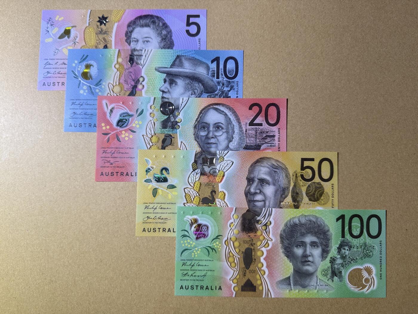 《艾美收藏》第226期-12.28周日外币精品场-蛇年收官 澳大利亚5-100澳元5张 UNC 塑料钞 5元为AA冠