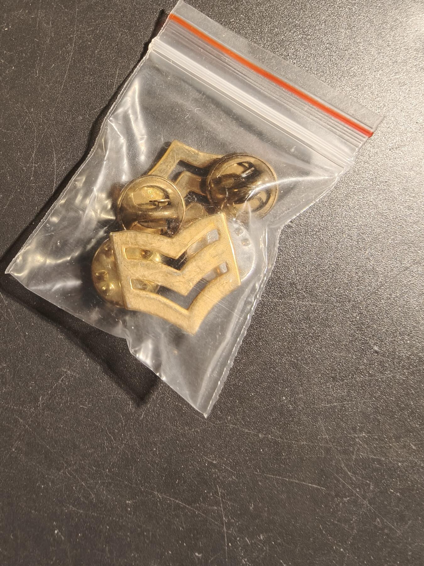 老王徽章第172期 美国陆军中士金属军衔一组