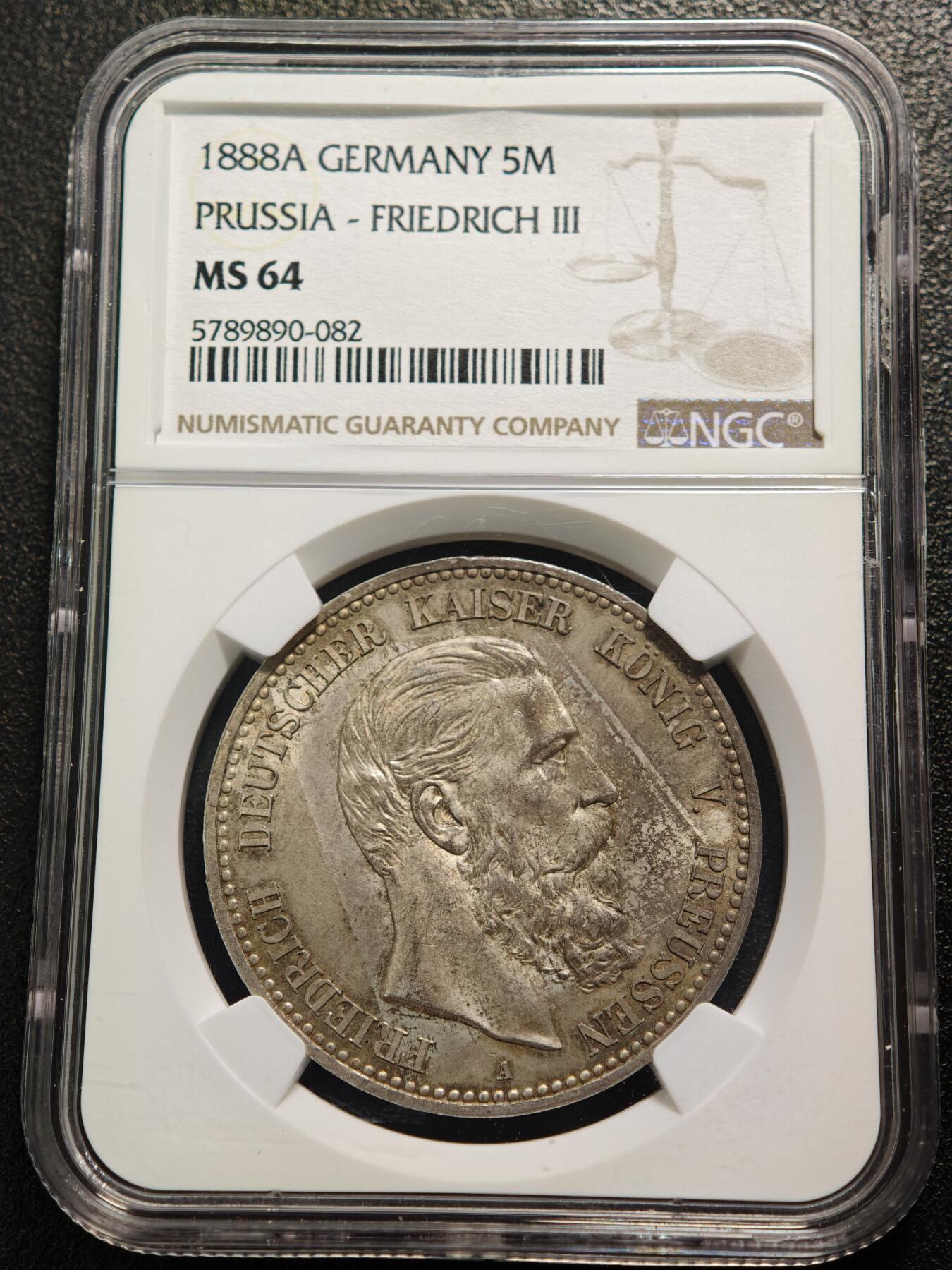【德藏】世界币章拍卖第159期(元旦专场拍卖) 1888年 德国普鲁士弗里德里希三世短翅5马克银币 NGC MS64 黄油包浆 状态极佳 因弗里德里希三世仅在位99天（1888年3月9日-6月15日）该银币也被称作“百日皇帝”银币，是德意志第二帝国珍稀的币种之一