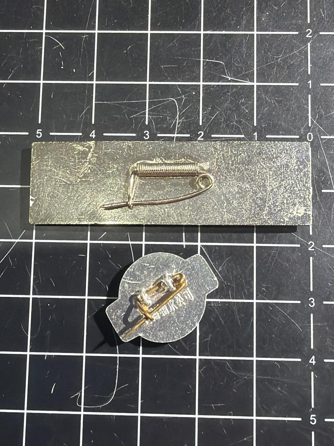 古冰库章牌勋赏收藏0起拍卖 小章两个，有个有胶会清除的可以入