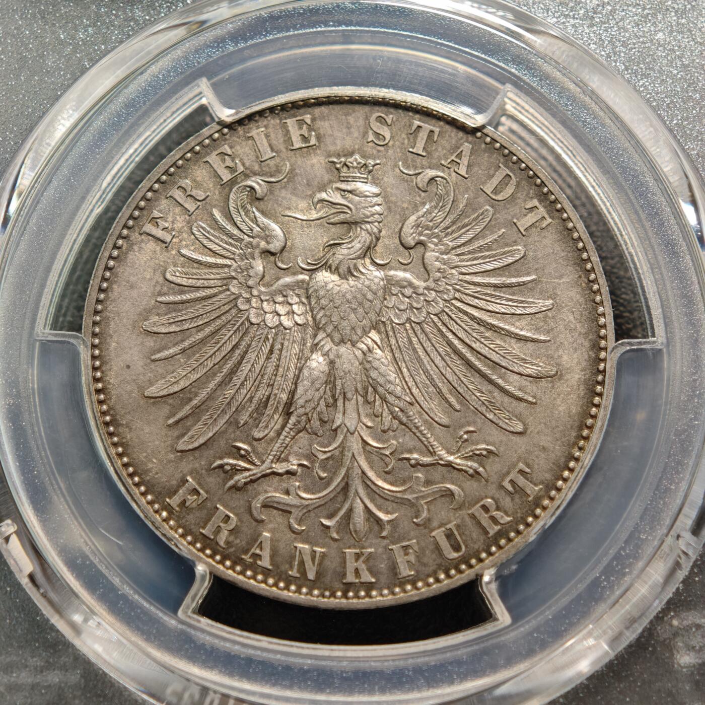 【德藏】世界币章拍卖第159期(元旦专场拍卖) 1862年 德国法兰克福自由市德意志射击节泰勒纪念银币 PCGS MS62 深彩包浆 状态极佳 味道十足