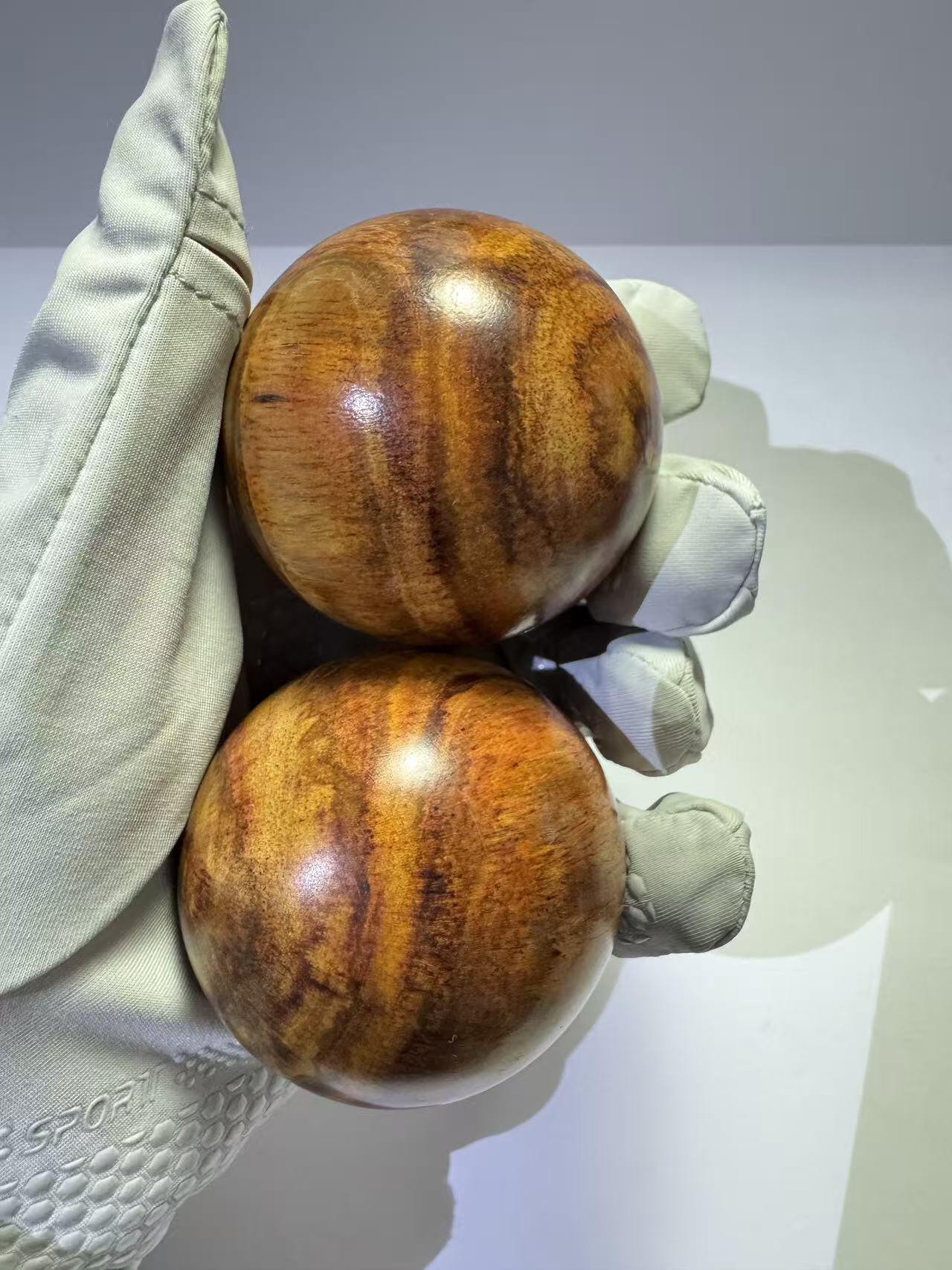 零元拍：  海南黄花梨大手球一对，尺寸：50MM