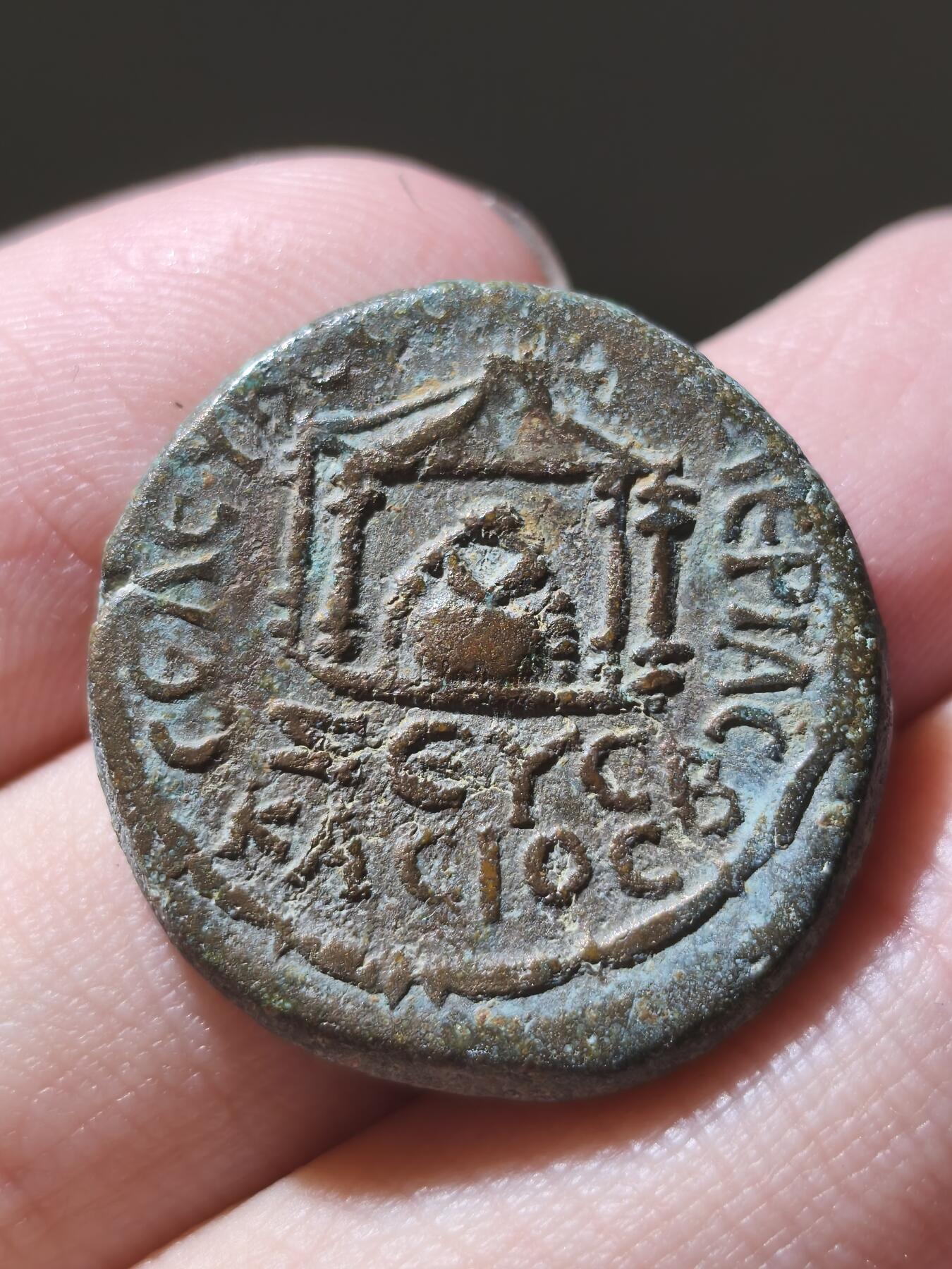 星盘世界钱币2026一月十日新年古典精品大拍 精彩纷呈 精品！罗马帝国-图拉真大帝 圣石神庙铜币12.51g 东部地区城市造币 圣石崇拜是中近东地区广泛崇拜 通常是个巨大陨石，时至今日在麦加仍然有圣石存在