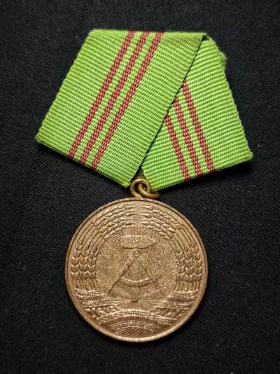 罗岚⭐爱藏⭐甄选专拍第三场-分享拍场赚佣（实体店在建中···） - 民主德国内政部人民警察铜级忠诚服役奖章 早期提手挂版本