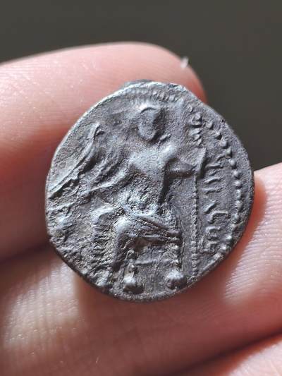 典藏名誉品！狮鹫咬鹿西格罗斯银币 个头不小 背面巴力神 写有阿拉米文 卡帕多西亚总督 阿里阿拉特斯一世发行 非常少见面值经典名誉品 不要错过！