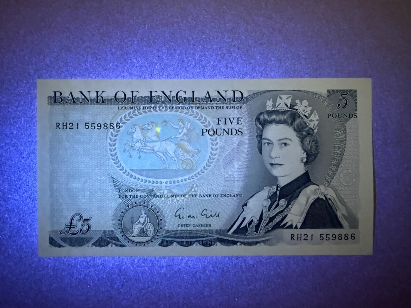 《艾美收藏》第226期-12.28周日外币精品场-蛇年收官 英格兰5镑 UNC D序列 有一处小亮点 应是正常现象 无47