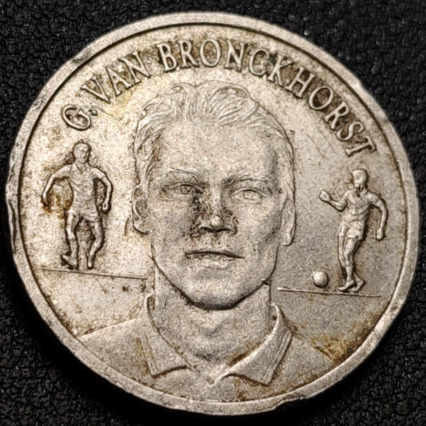 泉币菌-第156场-精品福利场 1998年世界杯荷兰前锋 范布隆克霍斯特 纪念章 27mm 纪念章收藏