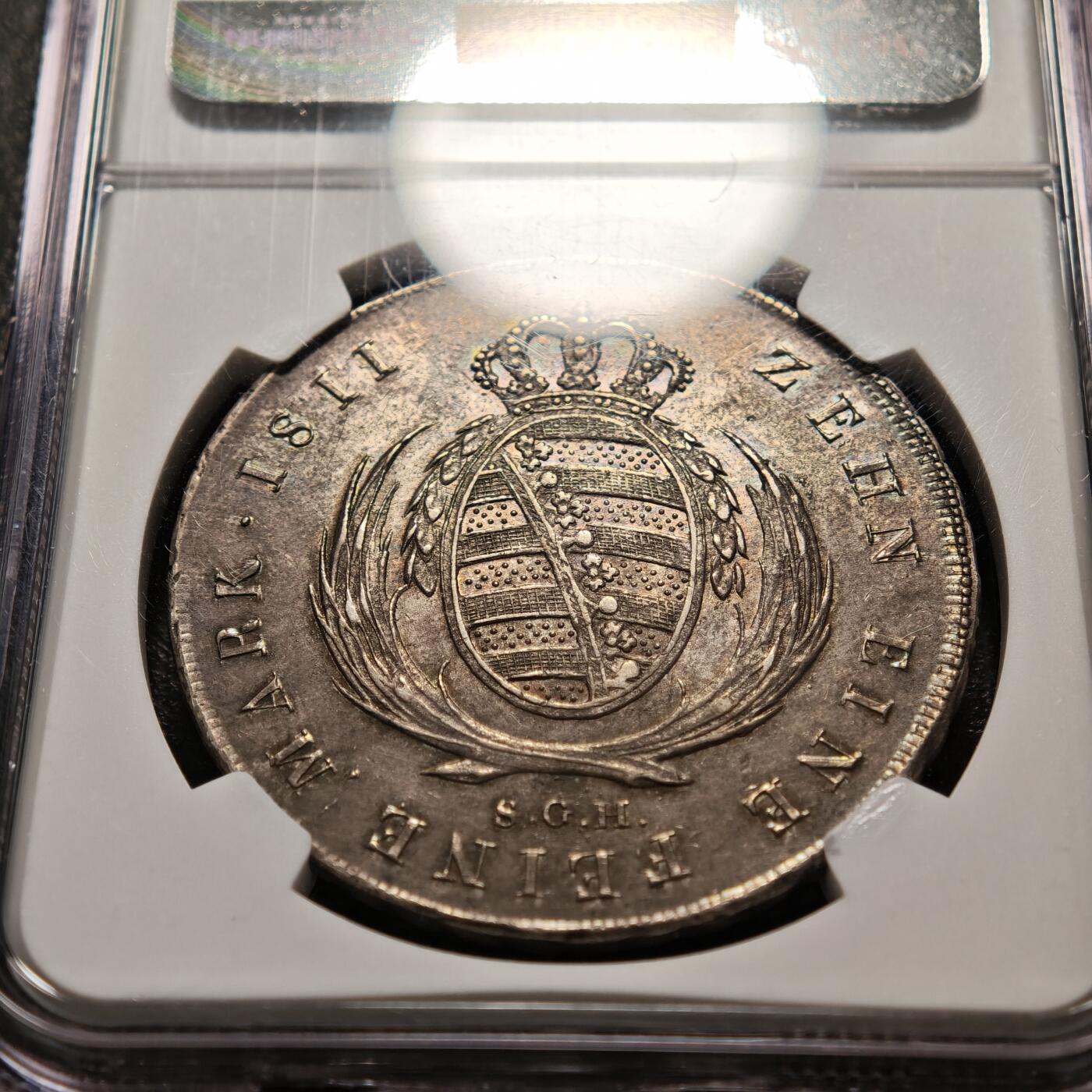 【德藏】世界币章拍卖第159期(元旦专场拍卖) 1811年 德国萨克森奥古斯特泰勒银币 NGC AU55 正面是萨克森国王弗里德里希·奥古斯特一世戎装右侧面肖像，背面是萨克森盾徽。原味五彩包浆，减重痕明显，珍惜品种，值得收藏！