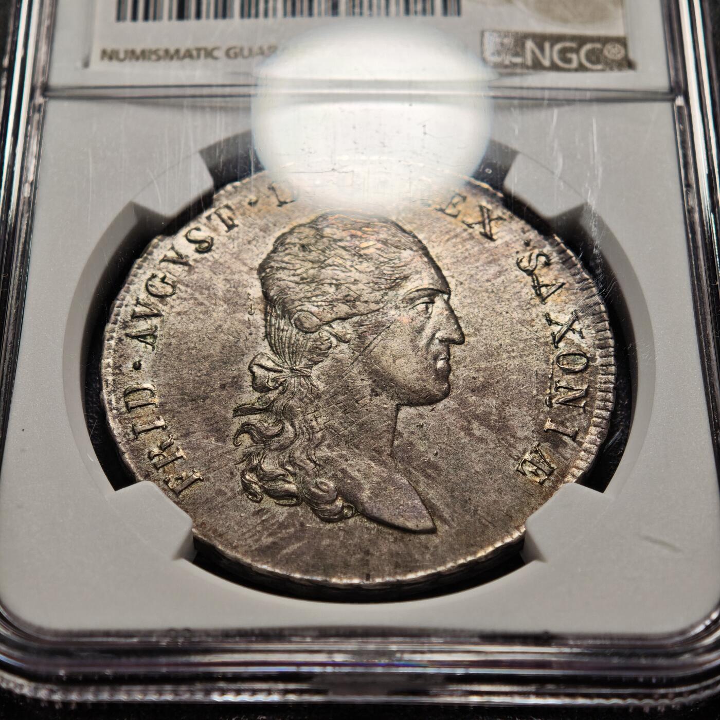 【德藏】世界币章拍卖第159期(元旦专场拍卖) 1811年 德国萨克森奥古斯特泰勒银币 NGC AU55 正面是萨克森国王弗里德里希·奥古斯特一世戎装右侧面肖像，背面是萨克森盾徽。原味五彩包浆，减重痕明显，珍惜品种，值得收藏！