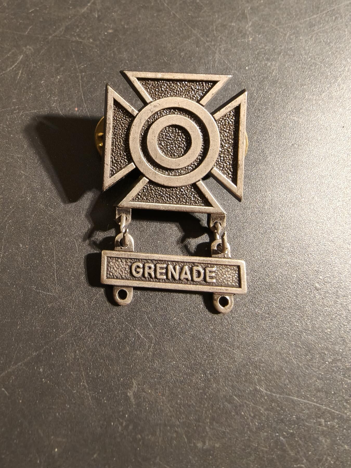 老王徽章第172期 美国陆军神射手技能章     手榴弹勋条    带厂标   