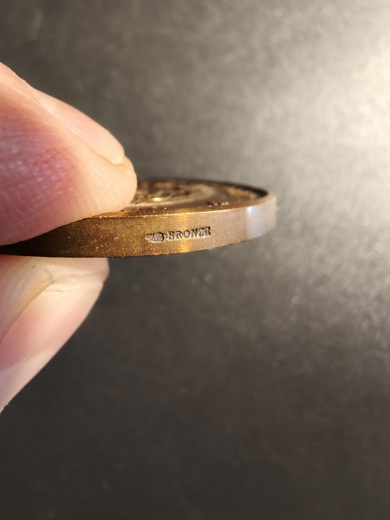 老王徽章第172期 法国奥利维尔·德·塞尔地区农业竞赛大铜章     直径42mm     重量35.8g