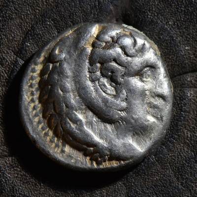 【良泉】第45期【直播场】1月15日晚19.30点开拍！ 208组，西方古代钱币、丝路古珠杂项专场 - 【艺术性极佳！】【极美品】17.15克，公元前4世纪【古希腊】亚历山大大帝 四德拉克马 银币