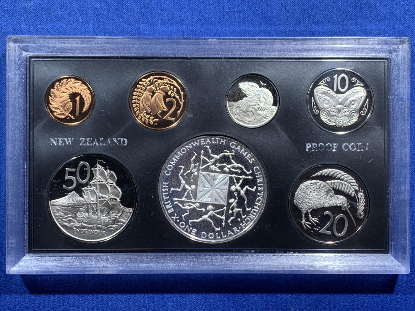 《竞宝斋》第452场 周日，周一 2场连拍 （全场包邮，欢迎送拍） 新西兰1974年7枚装精制套币 其中一枚1元主币是银币（英联邦运动会 925银 28.2克）