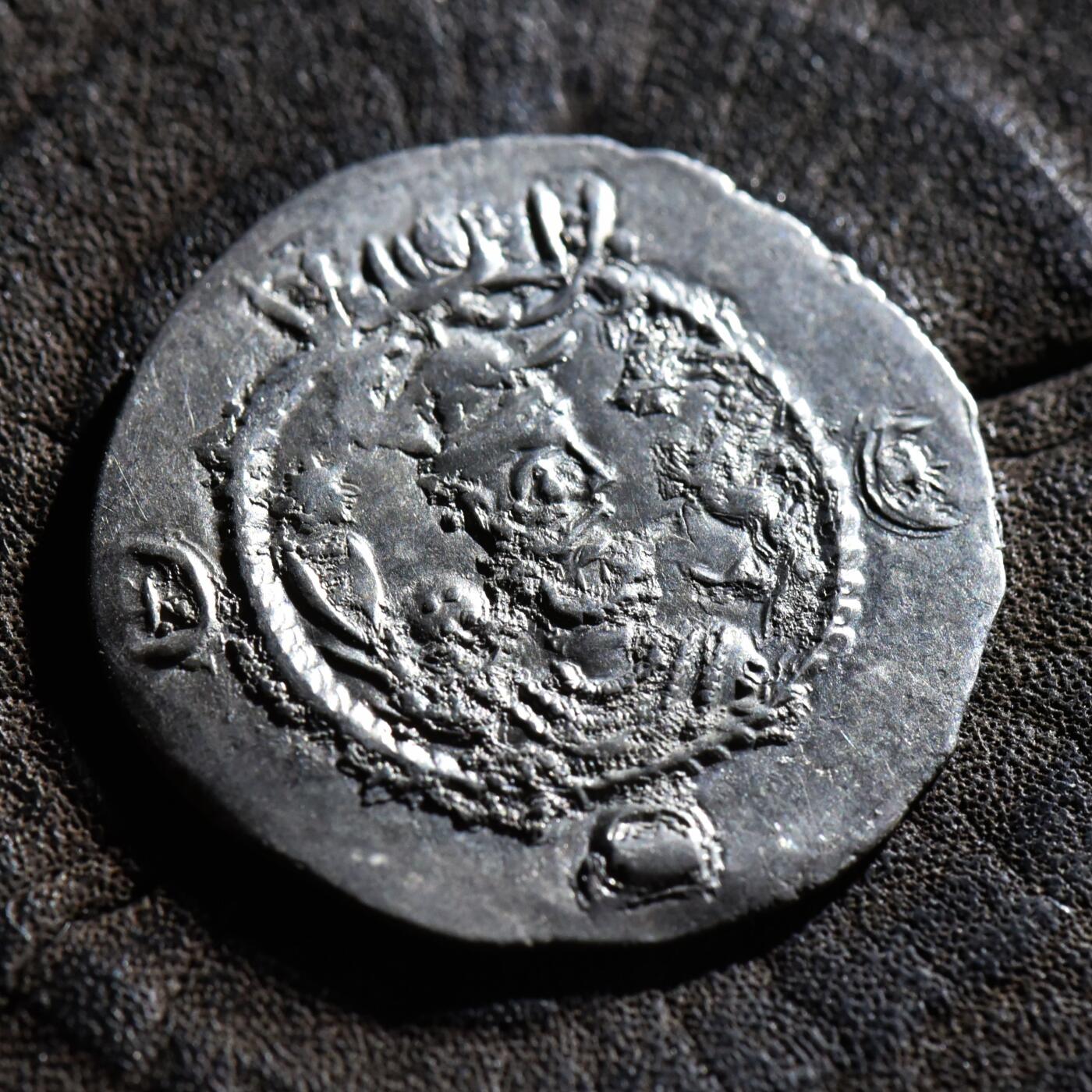 【良泉】第45期【直播场】1月15日晚19.30点开拍！ 208组，西方古代钱币、丝路古珠杂项专场 【极美品】公元498-531年【波斯帝国】萨珊王朝，卡瓦德一世 第二次执政 一德拉克马银币，4.07克