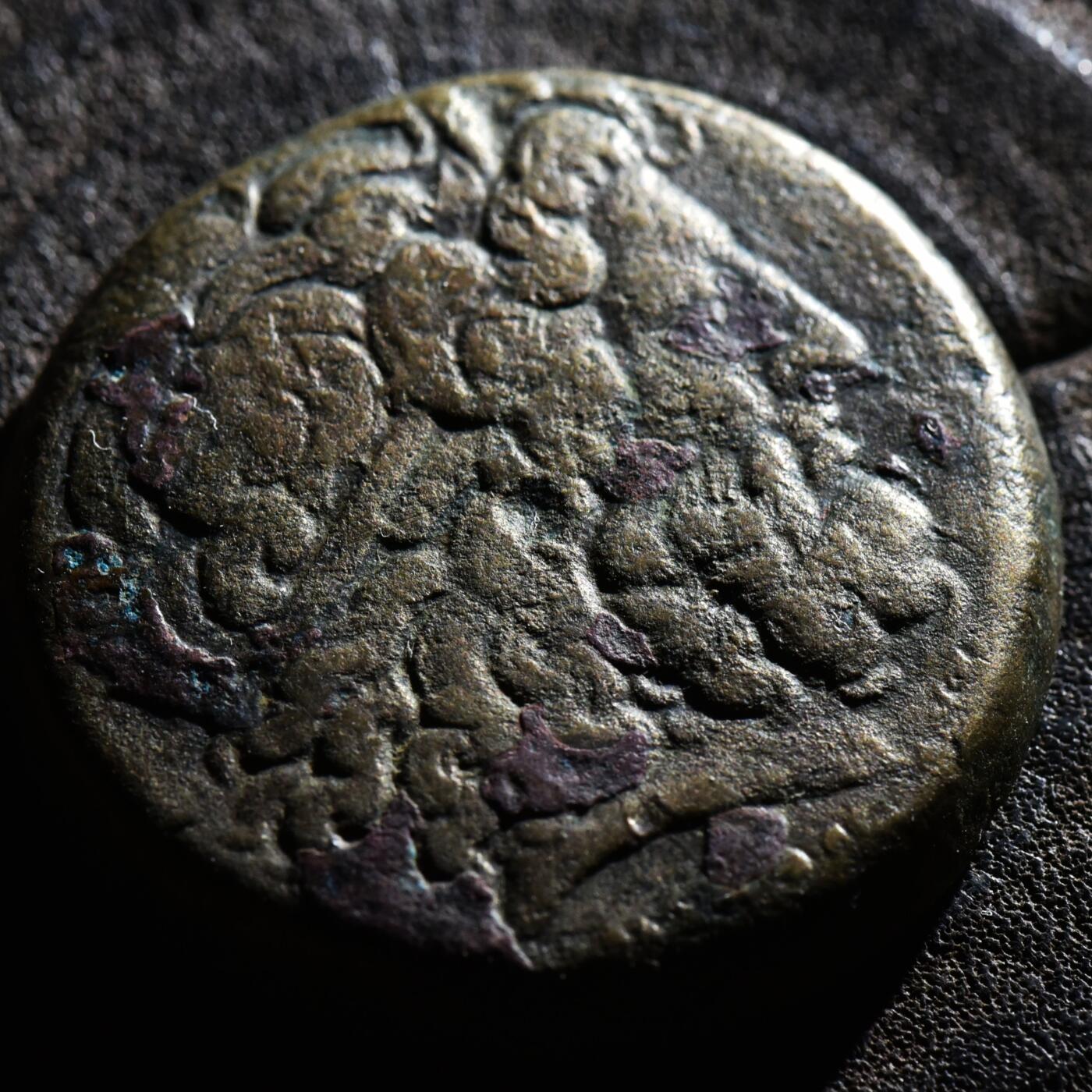 【良泉】第45期【直播场】1月15日晚19.30点开拍！ 208组，西方古代钱币、丝路古珠杂项专场 【40.98克】公元前221-205年【古希腊】埃及托勒密四世，4奥波大铜币