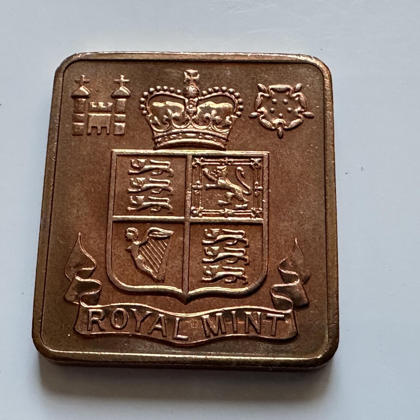 🌹外币初藏🌹🐯2025年第147场  每周二四六晚8️⃣点 接代拍 英国1975年皇家造币厂套币铜章 a