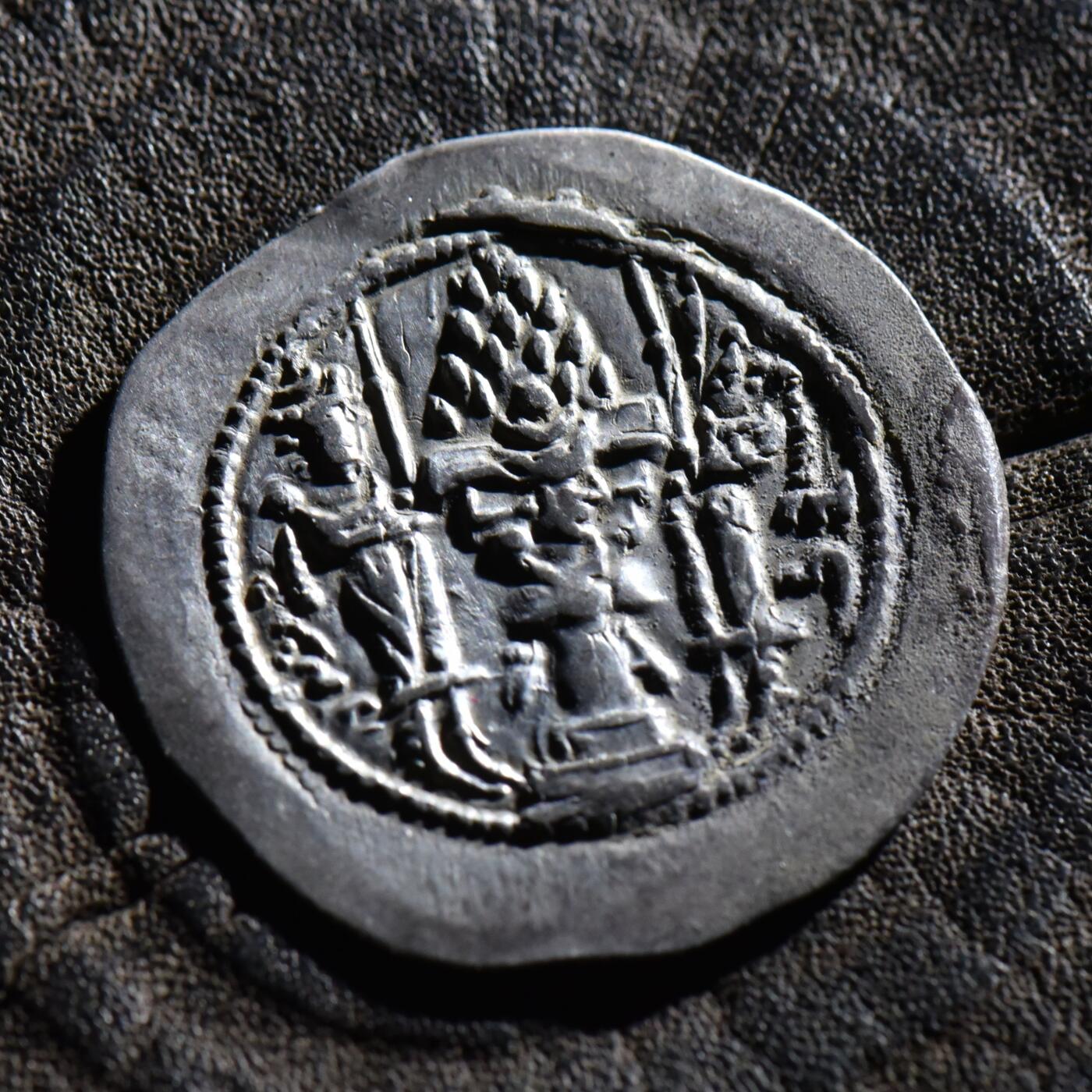 【良泉】第45期【直播场】1月15日晚19.30点开拍！ 208组，西方古代钱币、丝路古珠杂项专场 【清晰铭文极美品！！】公元420-438年【萨珊王朝】瓦赫兰五世，一德拉克马，4.23克