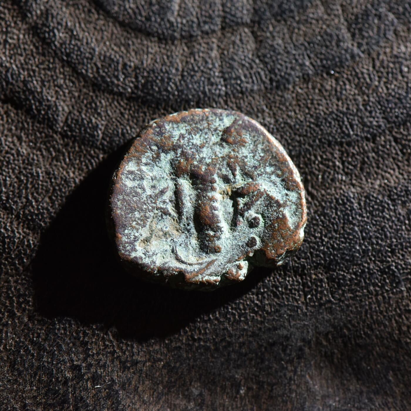 【良泉】第45期【直播场】1月15日晚19.30点开拍！ 208组，西方古代钱币、丝路古珠杂项专场 公元330-350年【萨珊-犍陀罗】沙普尔二世，犍陀罗地区打制铜币，3.32克