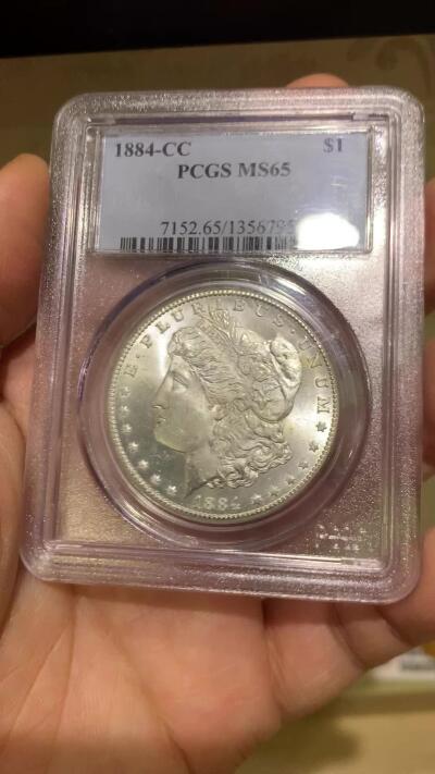 《竞宝斋》第452场 周日，周一 2场连拍 （全场包邮，欢迎送拍） PCGS MS65 美国 1884 CC 摩根 银币 卡森厂 高分难得 十字转光 早期盒装保存这么好更显不易 细节见图