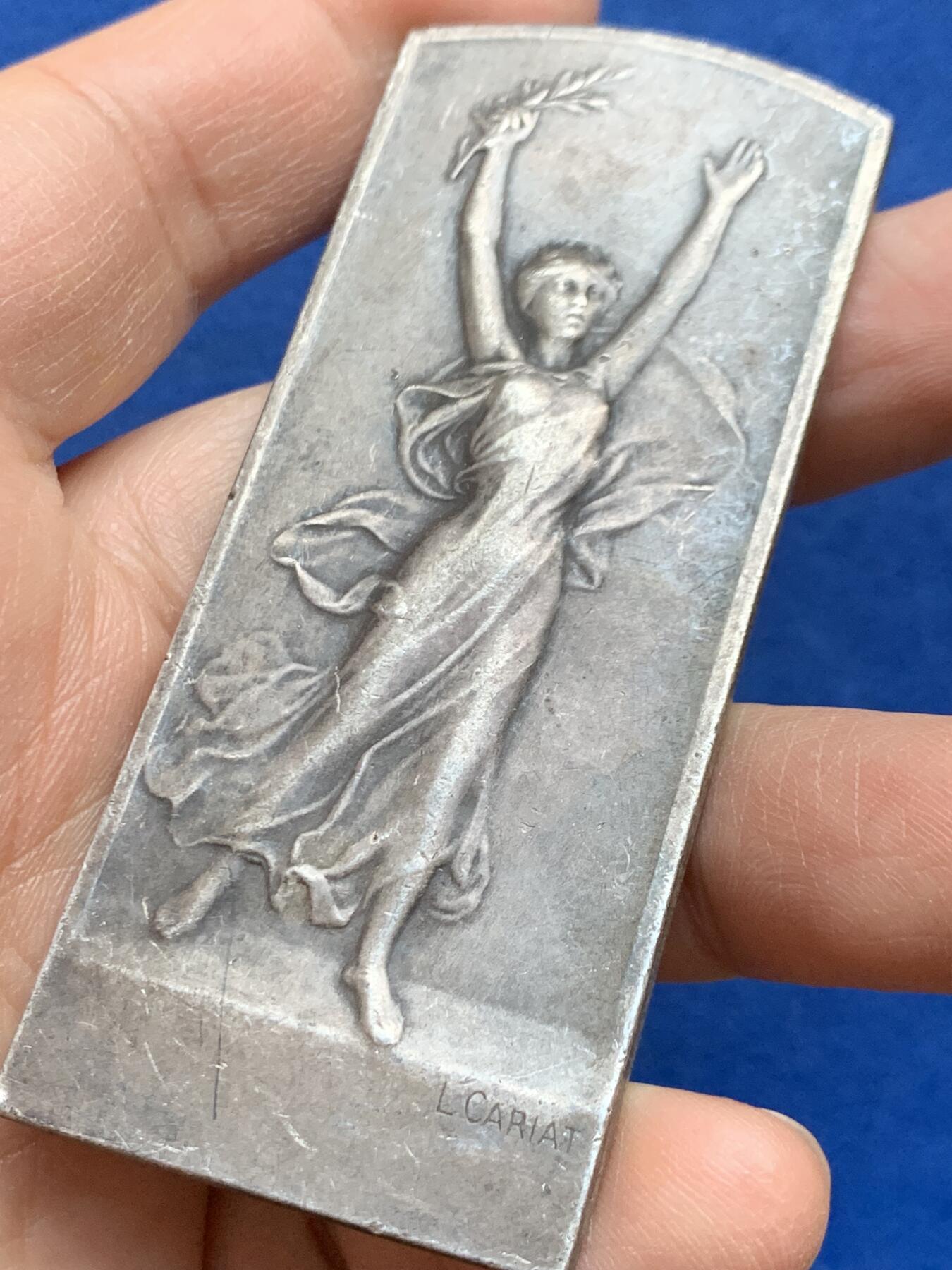 《竞宝斋》第452场 周日，周一 2场连拍 （全场包邮，欢迎送拍） 法国胜利天使镀银铜章 66.4克 34.2*80.7mm 丰饶角铜标